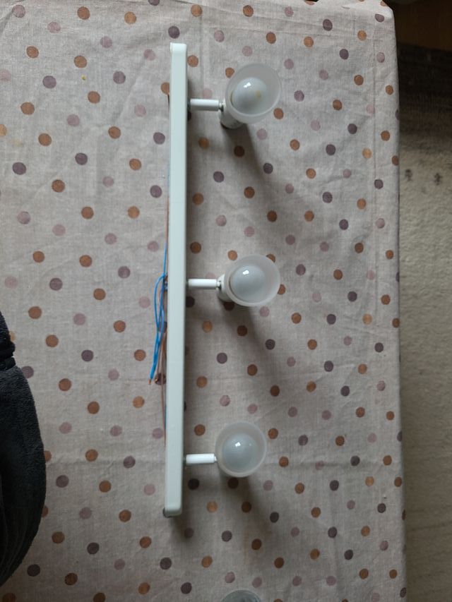 Apliques de baño blancos