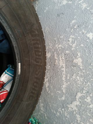 Neumáticos cuatro neumáticos 215/65/17/99 v