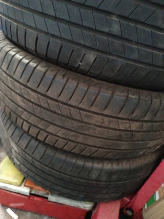 Neumáticos cuatro neumáticos 215/65/17/99 v