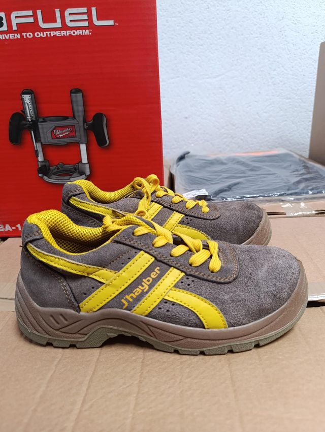 Zapatos de trabajo J Hayber grises y amarillos