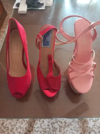 Zapatos de tacón rojos y rosas talla 38
