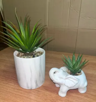 Maceteros decorativos elefante y cilindro.