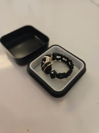 Anillo bisutería negro y dorado