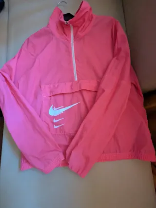 Cortavientos running Nike rosa de mujer