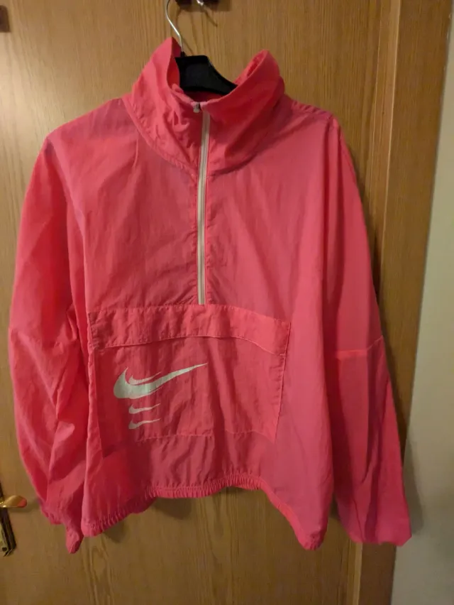 Cortavientos running Nike rosa de mujer