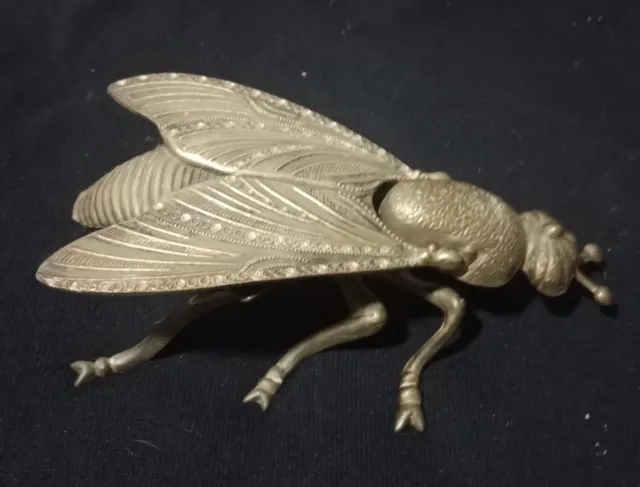 Mosca cenicero y cascanueces de latón