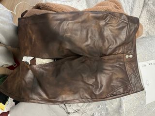 Pantalón efecto piel marrón