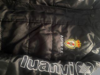 Cazadora de fútbol negra y blanca Talla 12 años