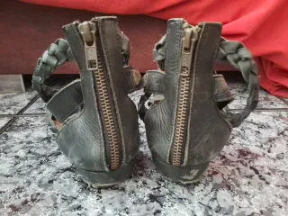Sandalias negras trenzadas