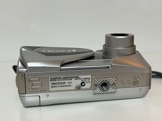 Cámara Digital Olympus CAMEDIA D-575 ZOOM