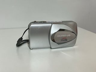 Cámara Digital Olympus CAMEDIA D-575 ZOOM