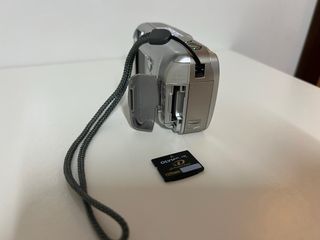 Cámara Digital Olympus CAMEDIA D-575 ZOOM