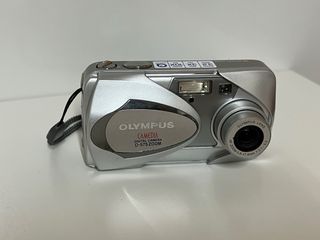 Cámara Digital Olympus CAMEDIA D-575 ZOOM