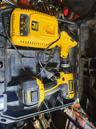 Avvitatore DeWalt 7.2V-18V con caricabatterie