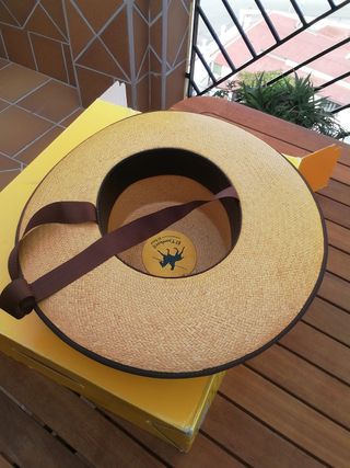 Sombrero de ala ancha beige y marrón. Talla 57