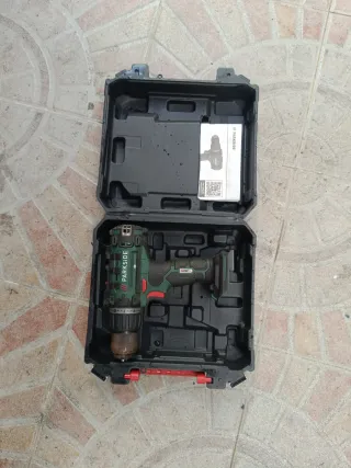 Aparafusadora Parkside 20V com mala