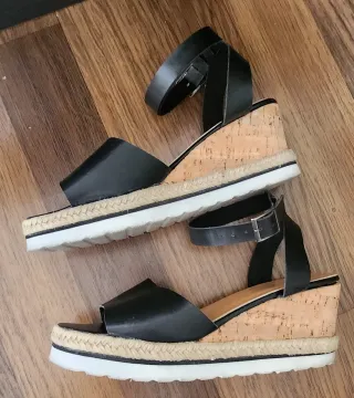 Sandalias cuña negras