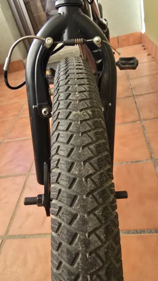 Bicicketa BMX Negra. Para trucos. 