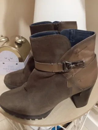 Botines marrones con hebilla