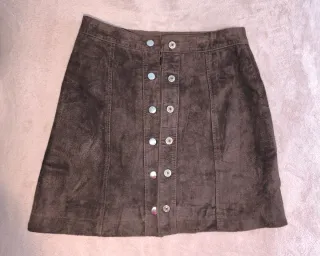 Falda marrón con botones