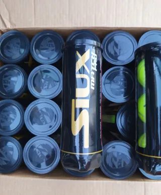 15 Grips de colores y 3 packs de pelotas