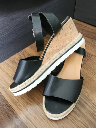 Sandalias de cuña negras