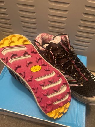 Bota Montaña Hoka
36 2/3