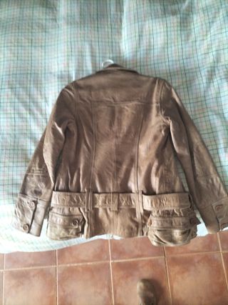 Chaqueta de cuero marrón mujer