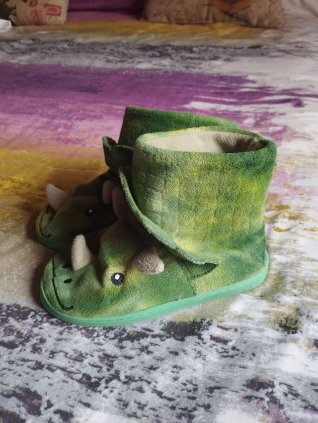 Zapatillas dinosaurio talla 31