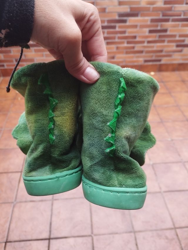 Zapatillas dinosaurio talla 31