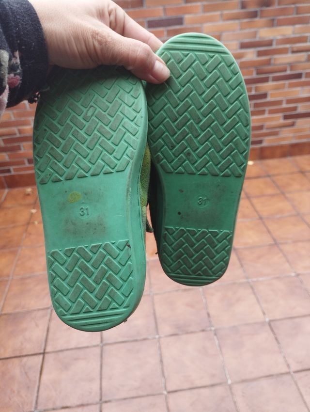 Zapatillas dinosaurio talla 31