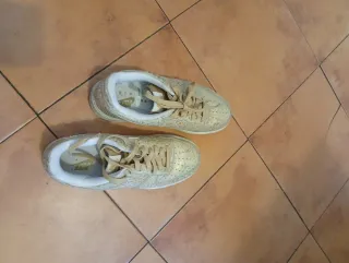 Nike Air Force 1 Beige/Oro