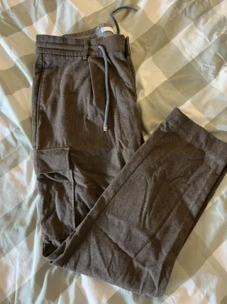 Pantalón Mango cargo marrón jaspeado