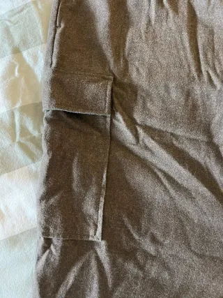 Pantalón Mango cargo marrón jaspeado