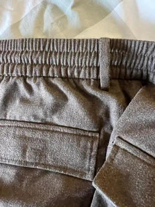 Pantalón Mango cargo marrón jaspeado