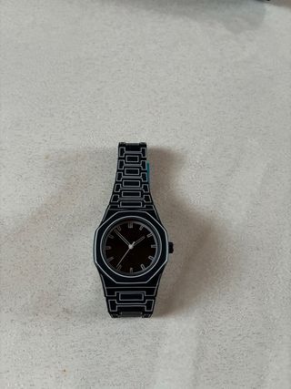 Orologio moderno nero e argento nuovo