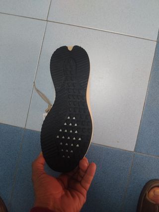 Zapatillas deportivas beige y amarillo