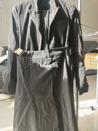 Traje rayas Zara falda y blazer tallas en foto 15€