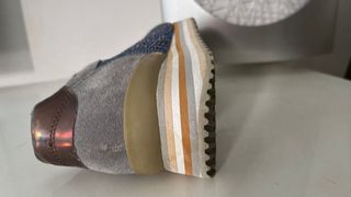 Alma en Pena Zapatillas con Pedrería Azul/Gris