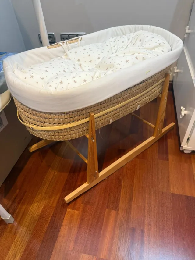 Cuco de mimbre para bebé