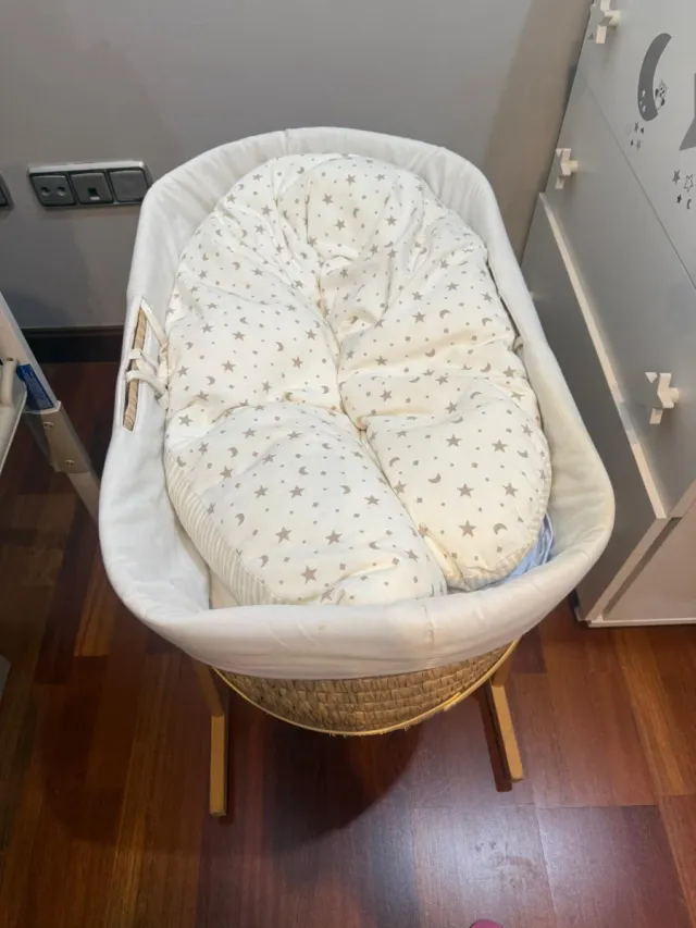 Cuco de mimbre para bebé