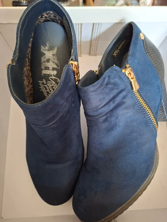 Botines Xti Azul Marino con Cremallera Dorada