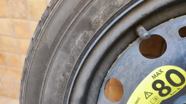 Rueda de repuesto coche