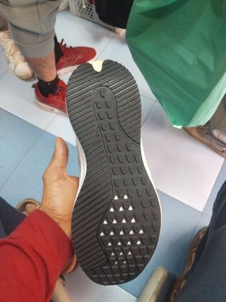 Zapatillas deportivas beige y amarillo