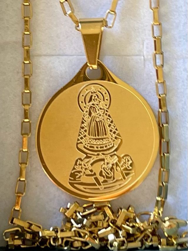 Collar y Medalla Caridad del Cobre Acero y Oro 18K