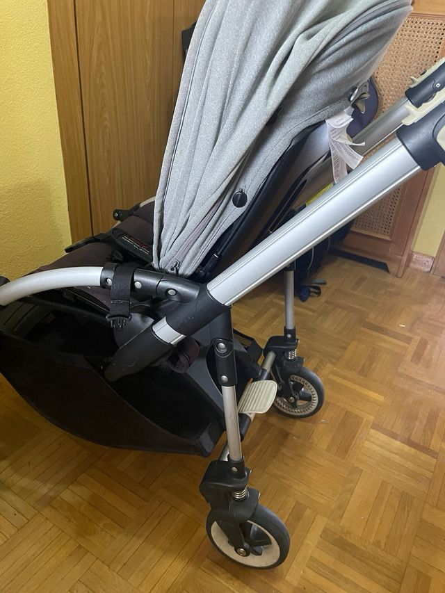 Carrito Bugaboo Bee3 gris con todos los accesorios