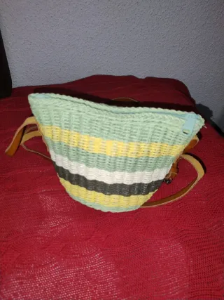 Bolso de rafia a rayas