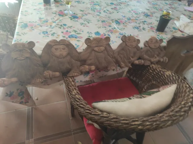 Figuras de Macaco em Madeira