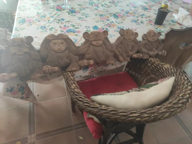 Figuras de Macaco em Madeira
