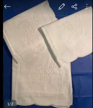5 Fundas Almohada Bordadas Blancas y una Sabana